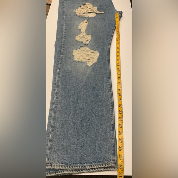 LEVI’S 501 MEN’S ORIGINAL RIPPED JEANS 40WX32L INSEAM 30 INCH MEDIUM WASH - Picture 6 of 16
